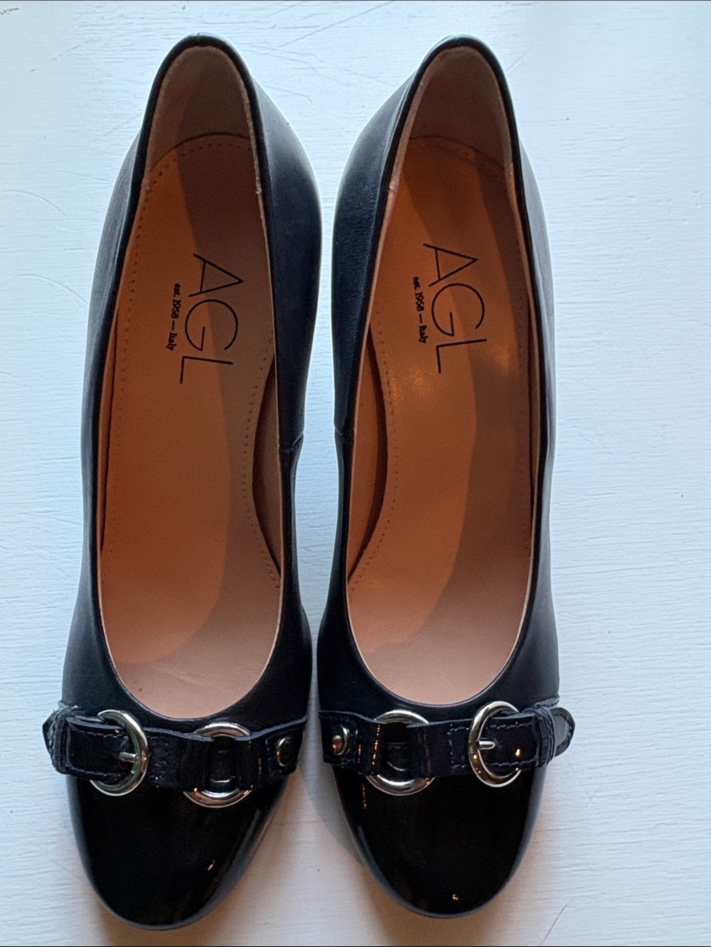 AGL Midnight Navy Patent Toe Matte Leather Buckle-Embellished Round-Toe Pumps
